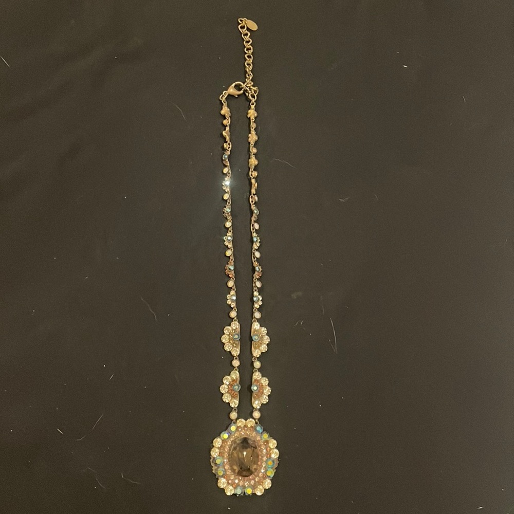 Sorelli pendant necklace